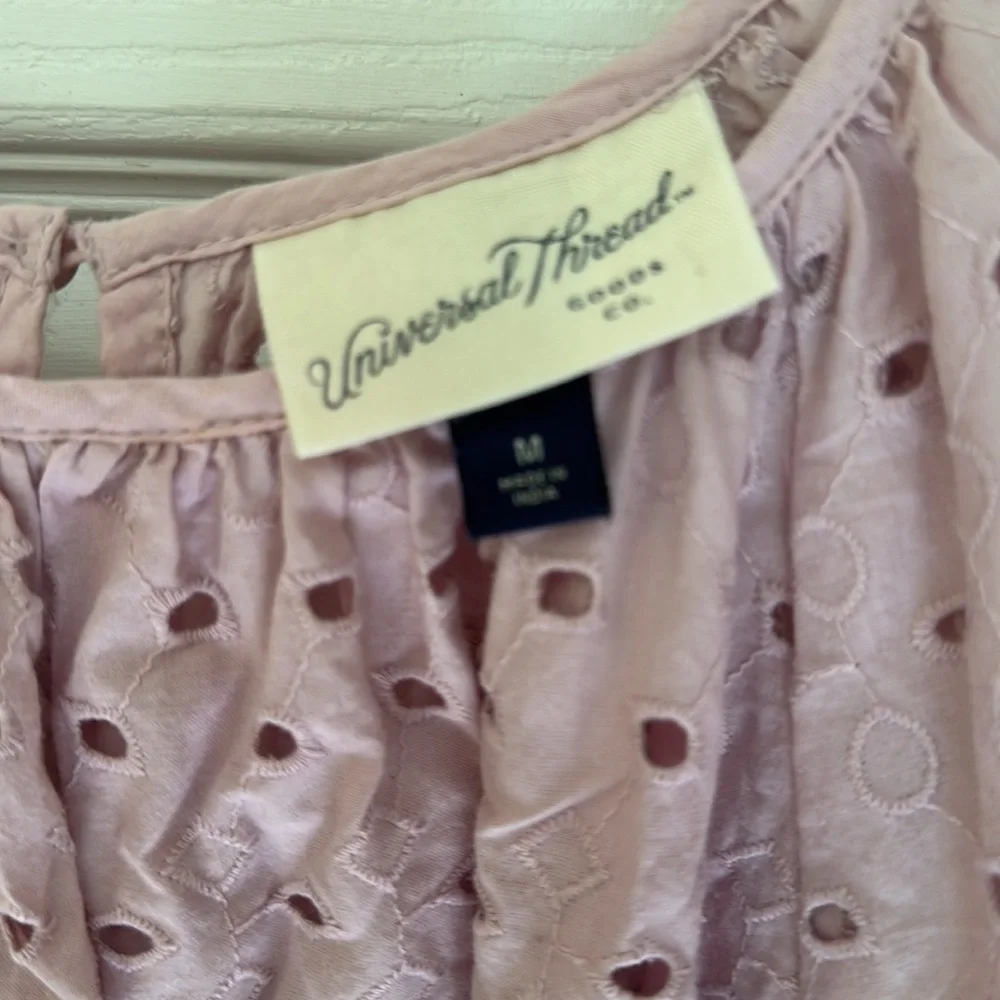 Universal Threads - Picture 2 of 3